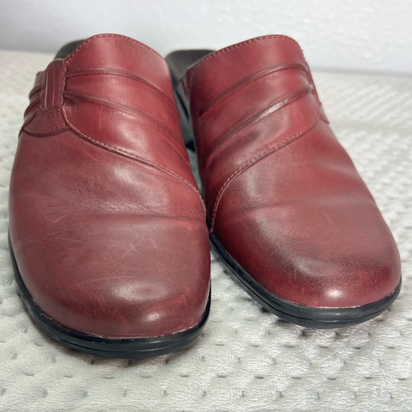 Clarks Burgundy Prairie Flower Leather Comfy Mulers Slides Clogs Shoes Size 7.5 - Picture 8 of 12